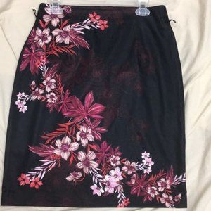 Woman's Black Pencil Skirt with Floral Design SZ10